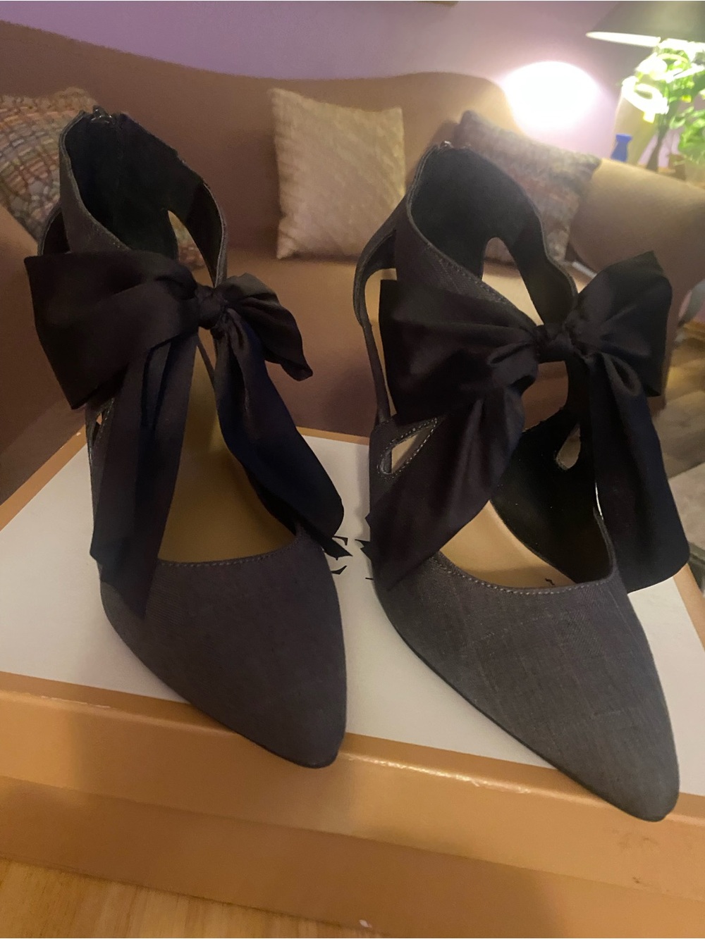 JoeyO-Bow-Tie Pointed-Toe Women's Heels in Charcoal Gray